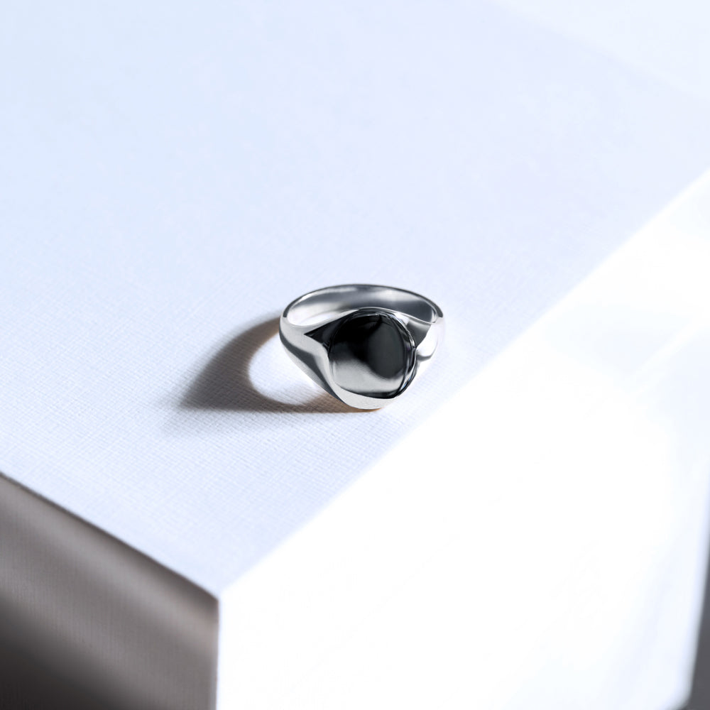 Chelsea White Gold Signet Ring